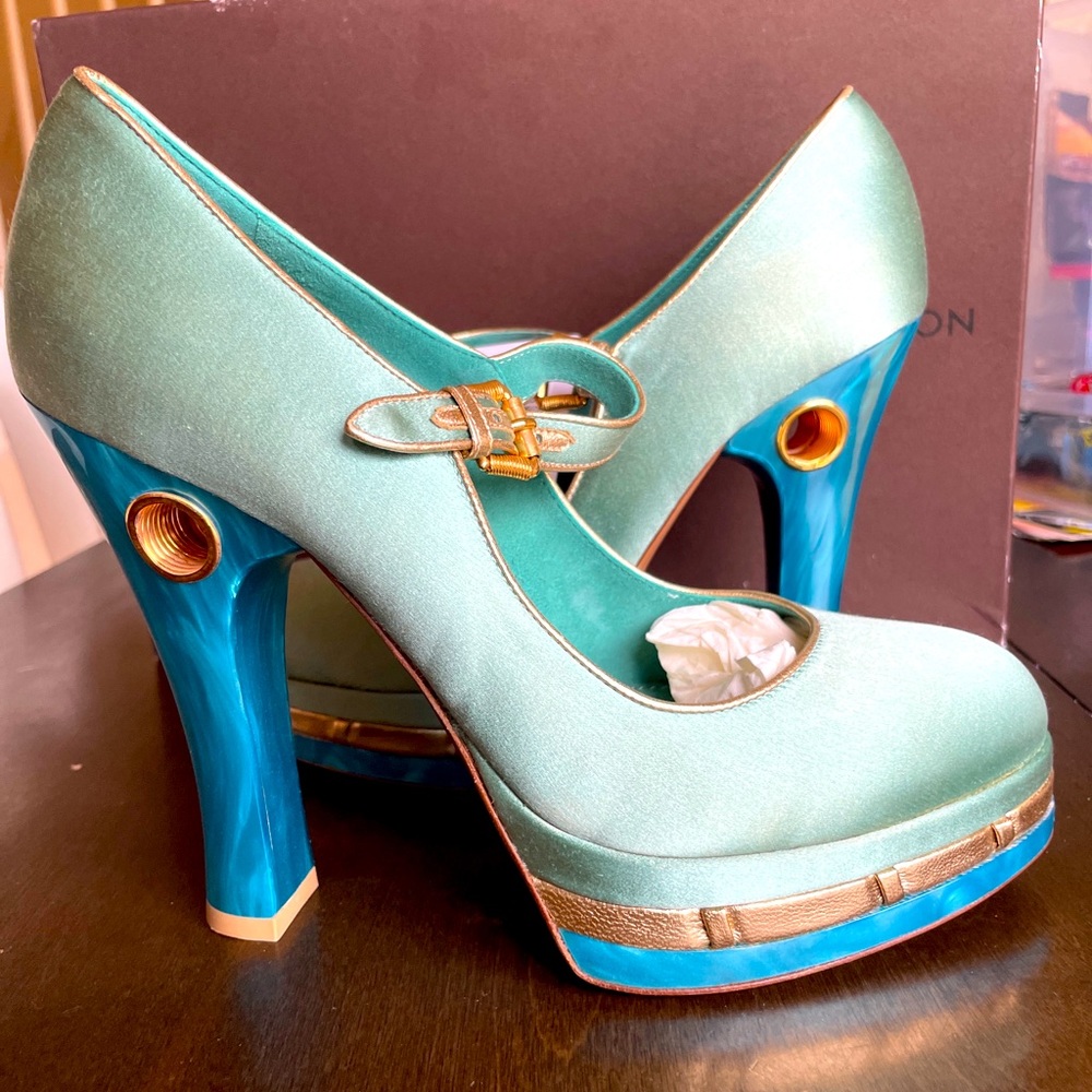 LOUIS VUITTON VINTAGE RASO MARY JANE, SIZE 38 in the VERT color!! BNIB!!!!!